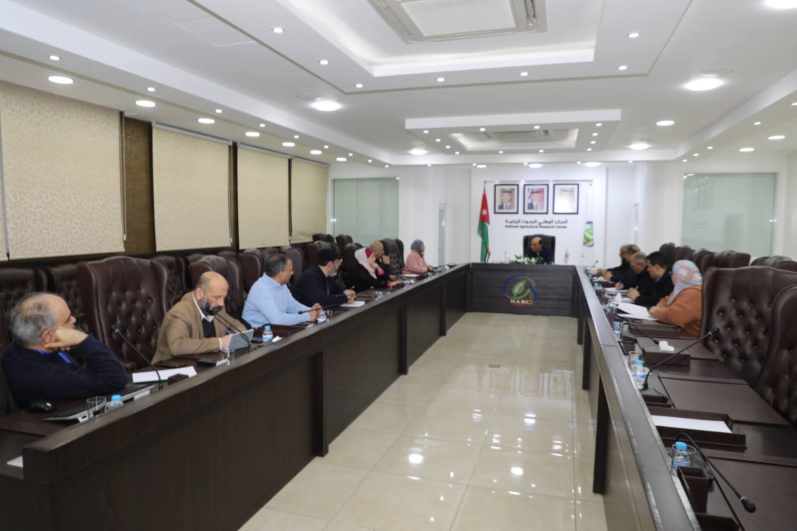 الرواشدة يشيد بإنجازات الكوادر الإدارية والمالية والبحثية