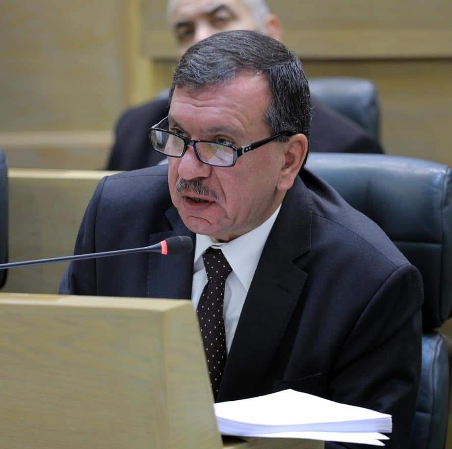 نواب يطالبون بإعادة ما حسم من رواتب اعضاء هيئة تدريس في الجامعات