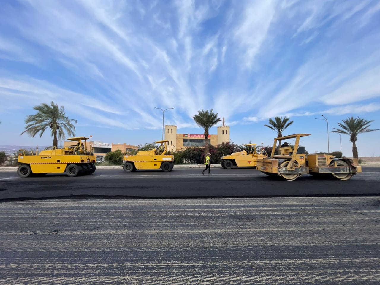 الأشغال تباشر أعمال صيانة لمدخل العقبة