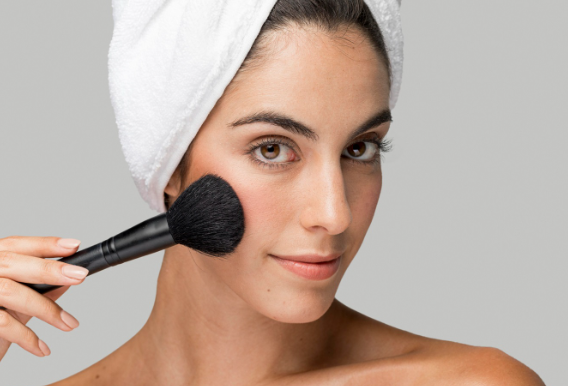 المكان الصحيح لأحمر الخدود ..  كيف تطبّقينه حسب شكل وجهك وأين؟