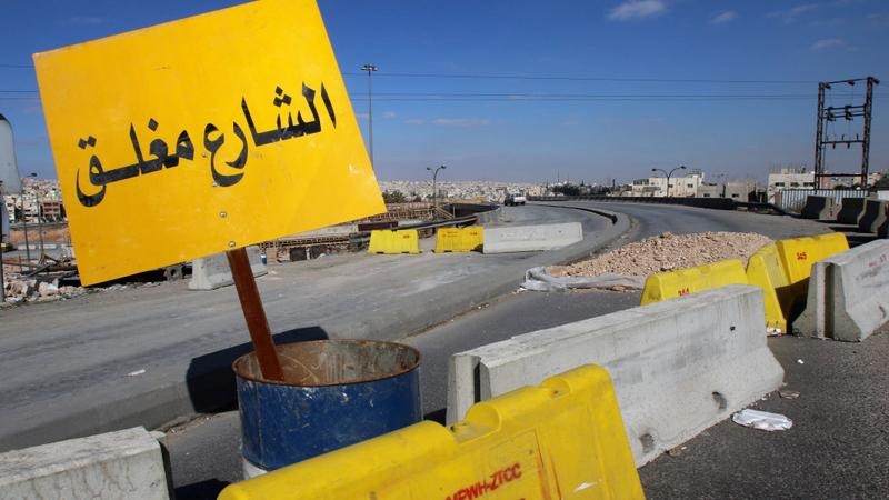 تحويلات مرورية لإنشاء عبارة في غور السمار
