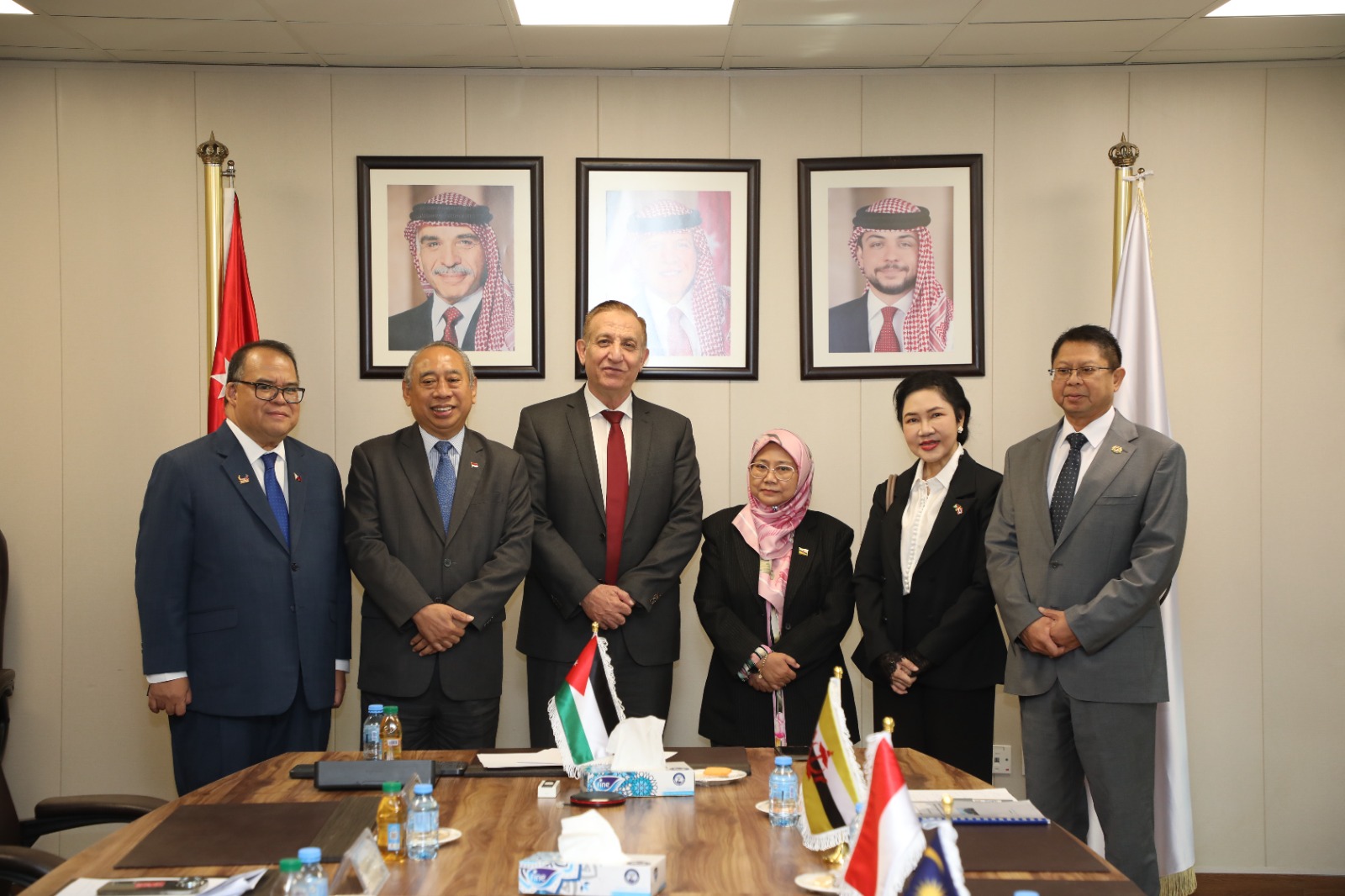 وزير الزراعة يبحث مع سفراء دول آسيان تعزيز التعاون المشترك
