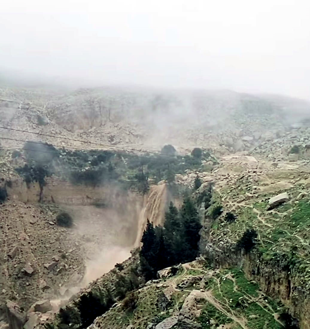 شلال العرش في بصيرا يعود للتدفق بعد توقف سنوات 