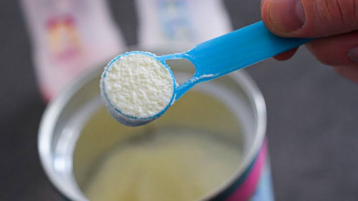 الغذاء والدواء: سحب احترازي لأصناف من حليب الأطفال S26 AR GOLD