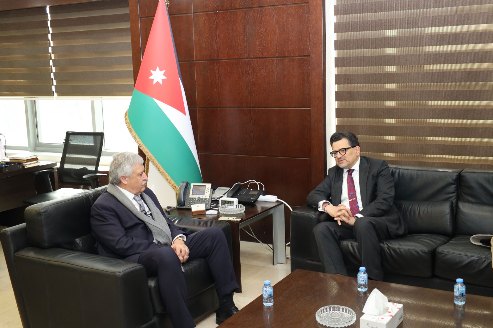 القطامين يبحث مع السفير الهندي تعزيز التعاون في قطاع النقل 