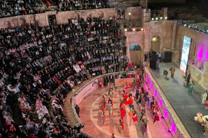 محافظ جرش يتفقد مواقع مهرجان جرش قبيل انطلاق فعالياته