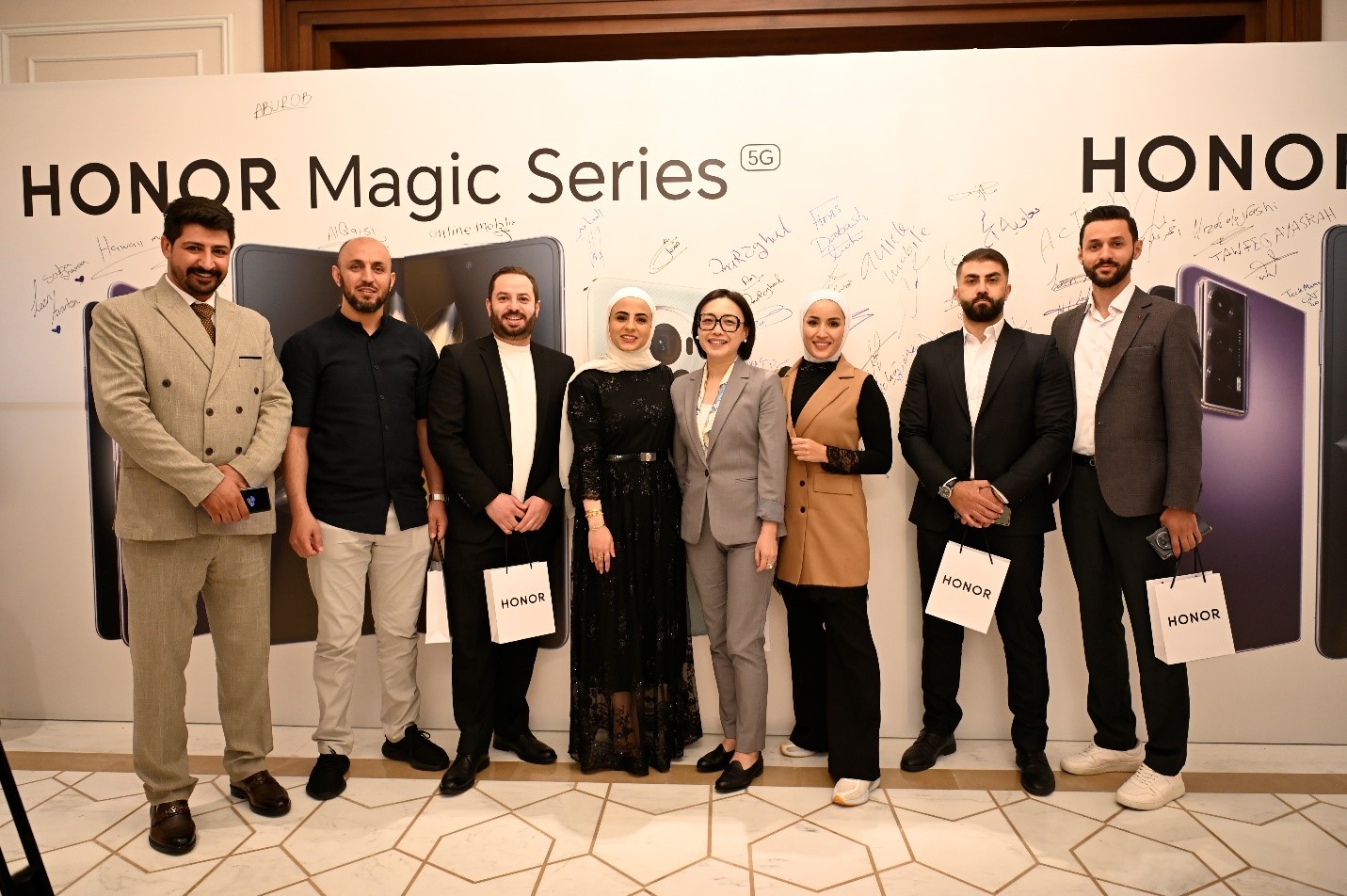 HONOR تطلق HONOR Magic6 Pro و HONOR Magic V2 في الأردن 