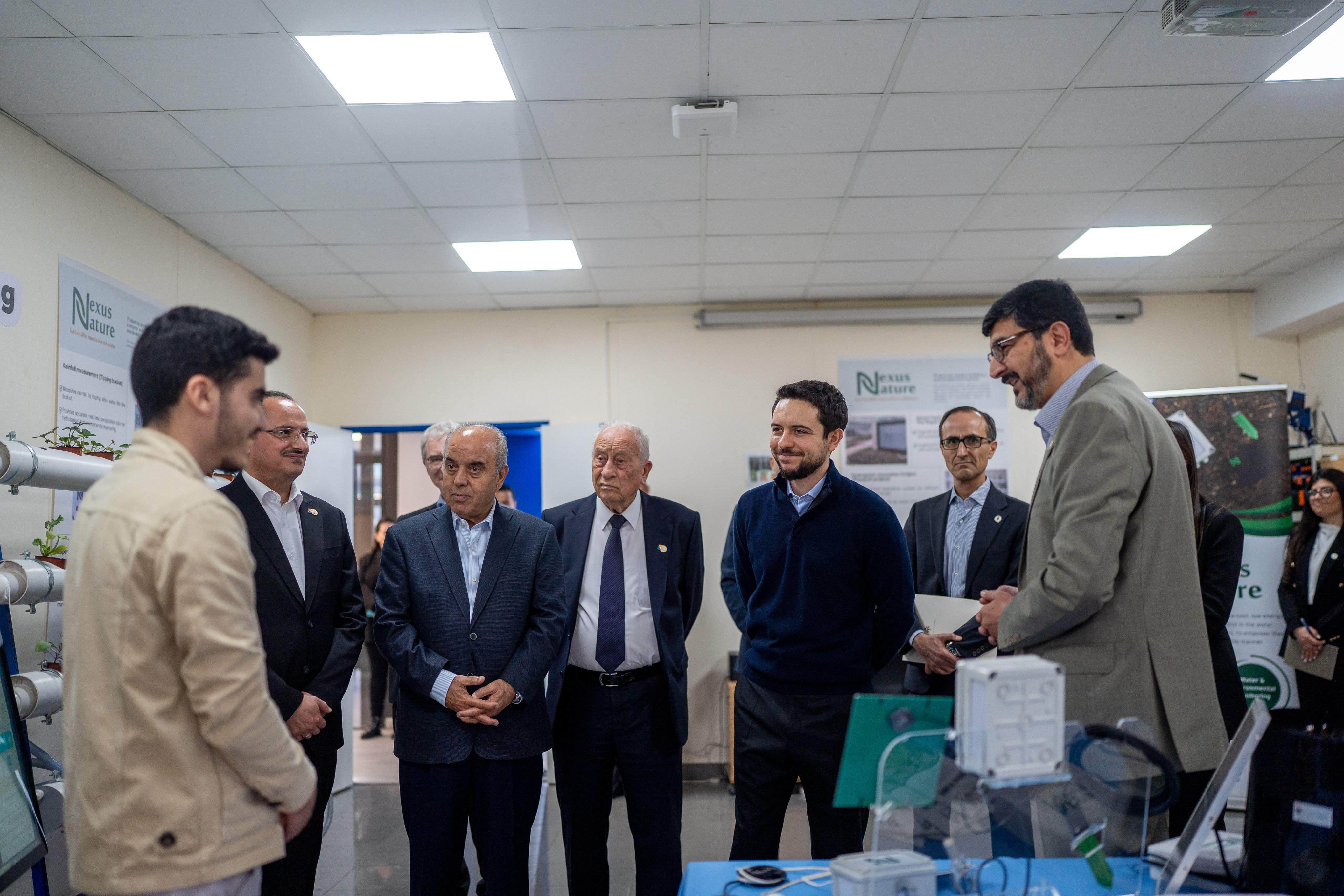 ولي العهد يزور الجامعة الألمانية الأردنية ويلتقي عددا من طلبتها