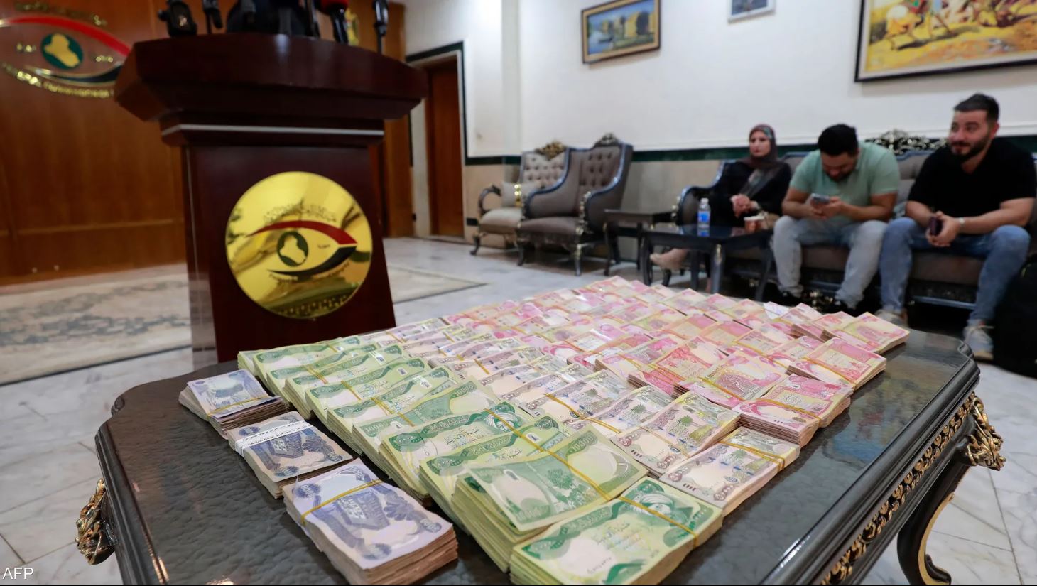 كشف ملفات الفساد بالعراق ..  حصيلة مليارية في يوم واحد