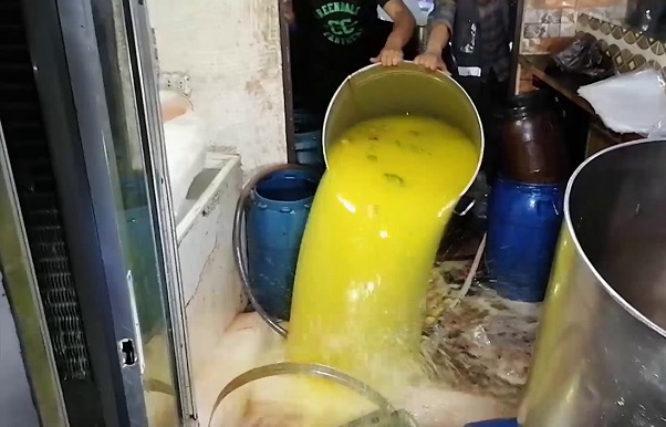 عمان ..  إتلاف 7179 لترًا من العصائر وترحيل 305 بسطات 