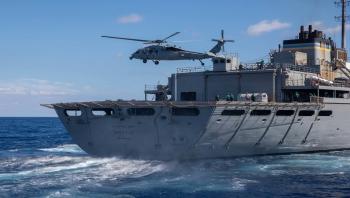 البحرية الأمريكية تعترض سفينة تحمل ذخيرة إلى اليمن
