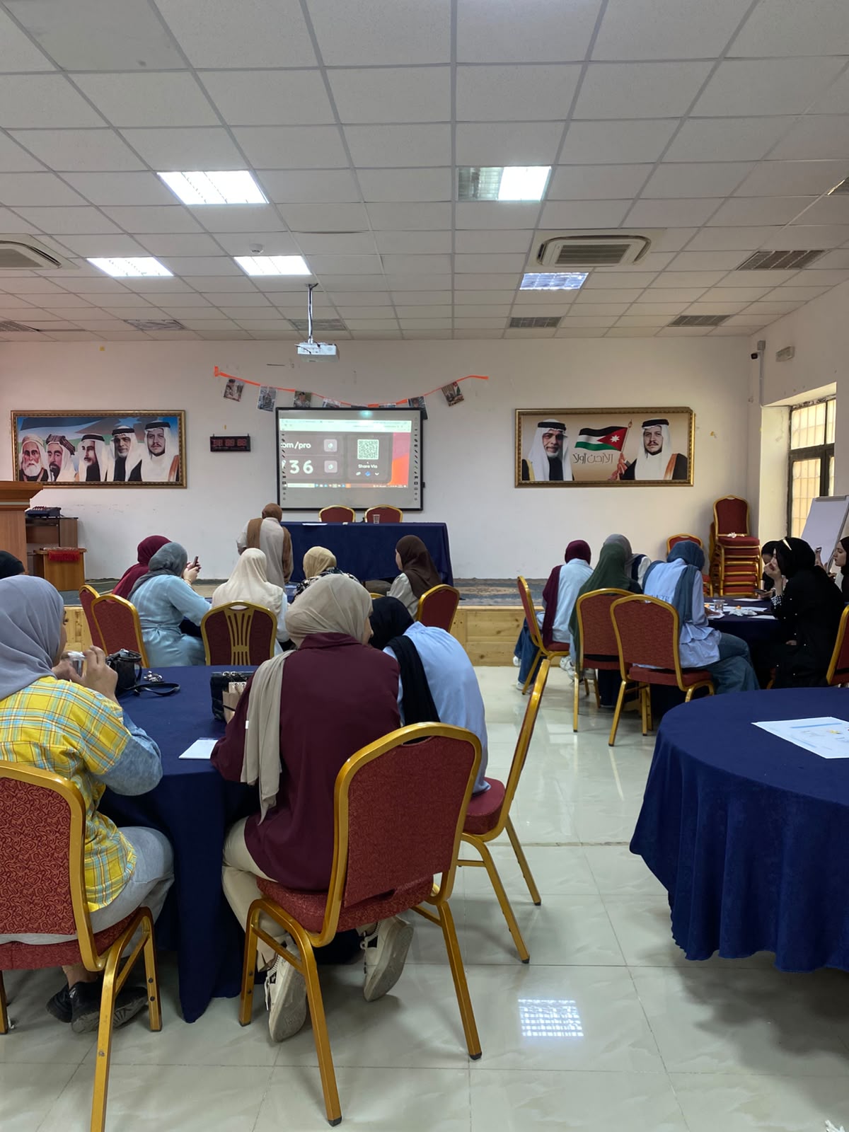 برنامج تدريبي حول ريادة الأعمال الرقمية في مركز شابات المزار الشمالي