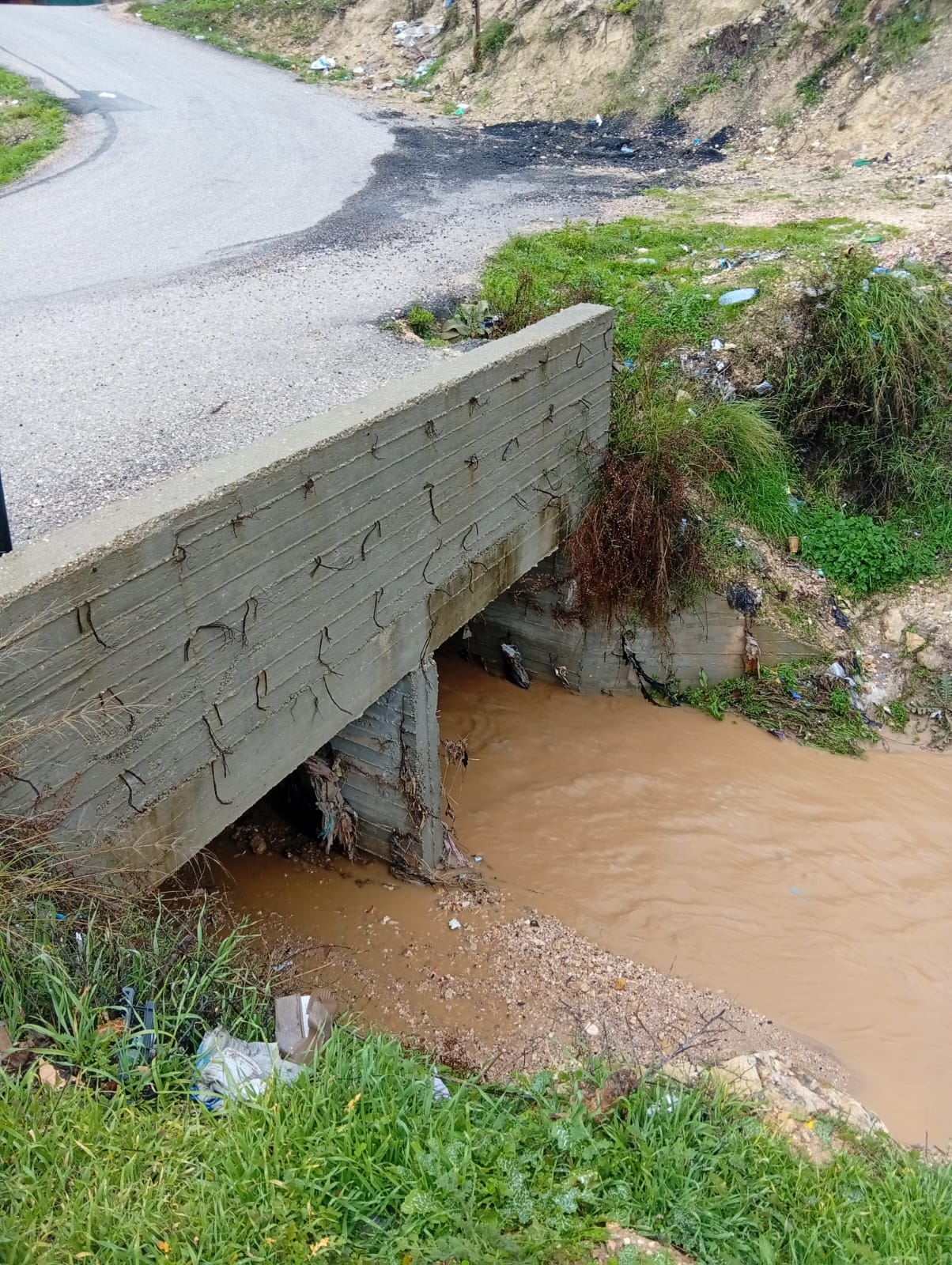 بلدية عجلون ترفع جاهزيتها وتعلن حالة الطوارئ للتعامل مع المنخفض
