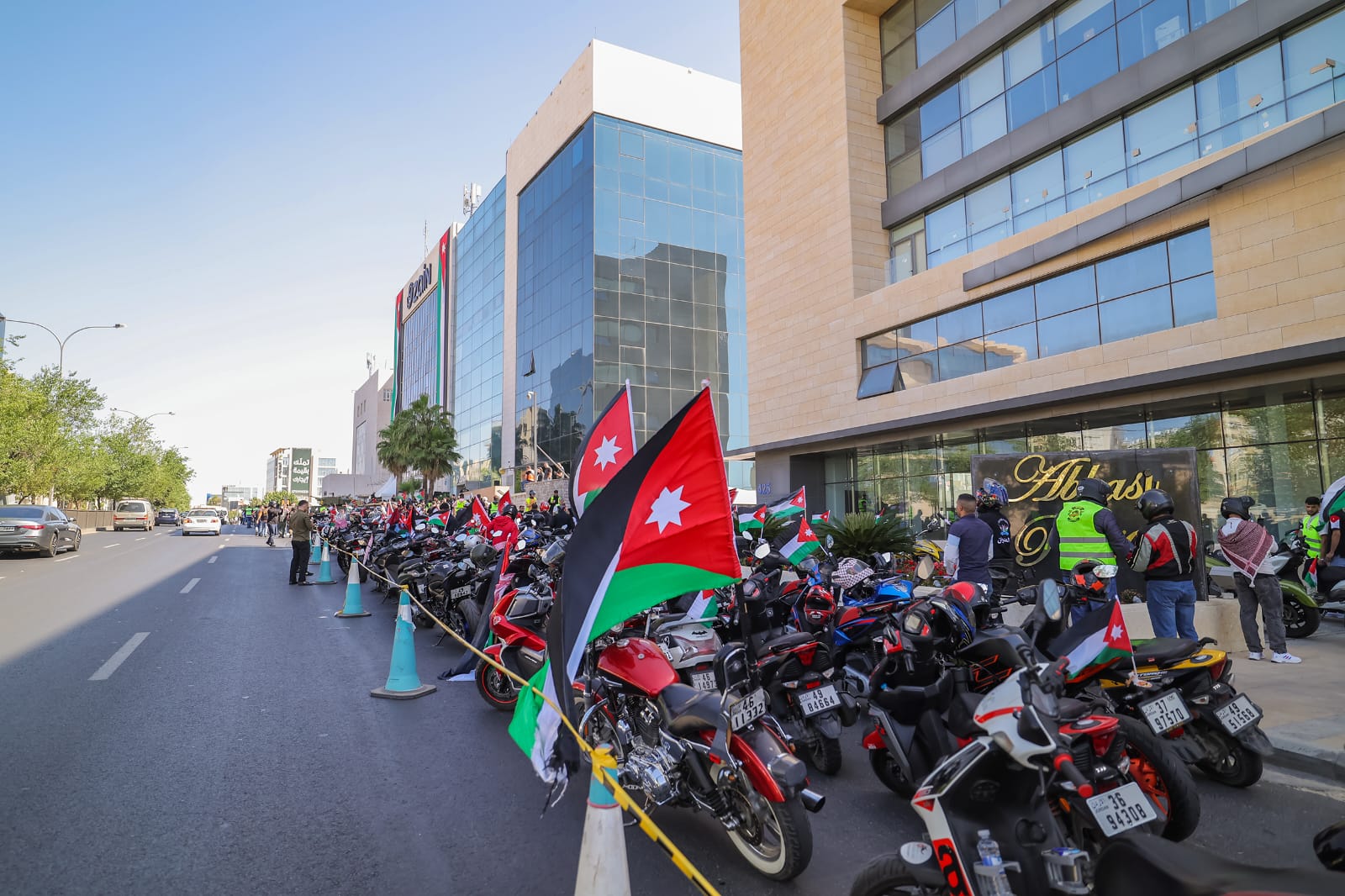 مسيرة دراجات مزيّنة بالأعلام الأردنية تنطلق من زين لتجوب شوارع عمان