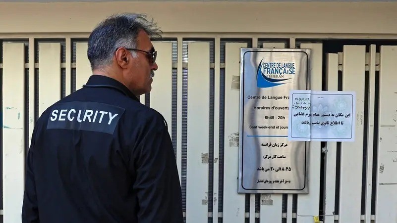 توتر جديد بين باريس وطهران ..  مسؤول فرنسي تعرضللترهيب