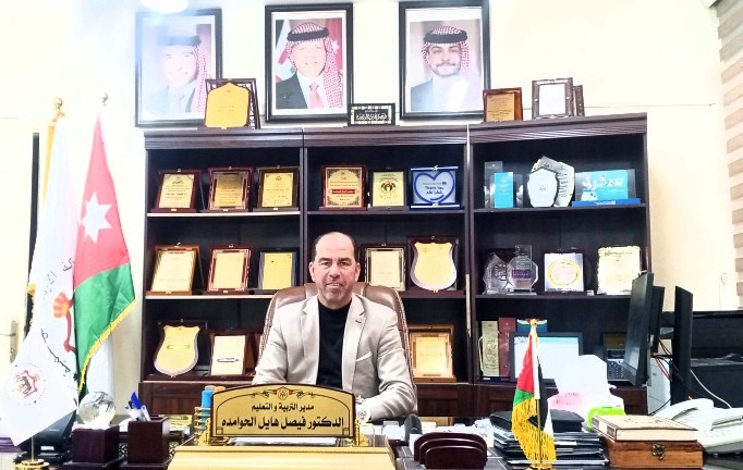 الحوامدة يتفقد قاعات امتحان الثانوية العامة للصف الحادي عشر