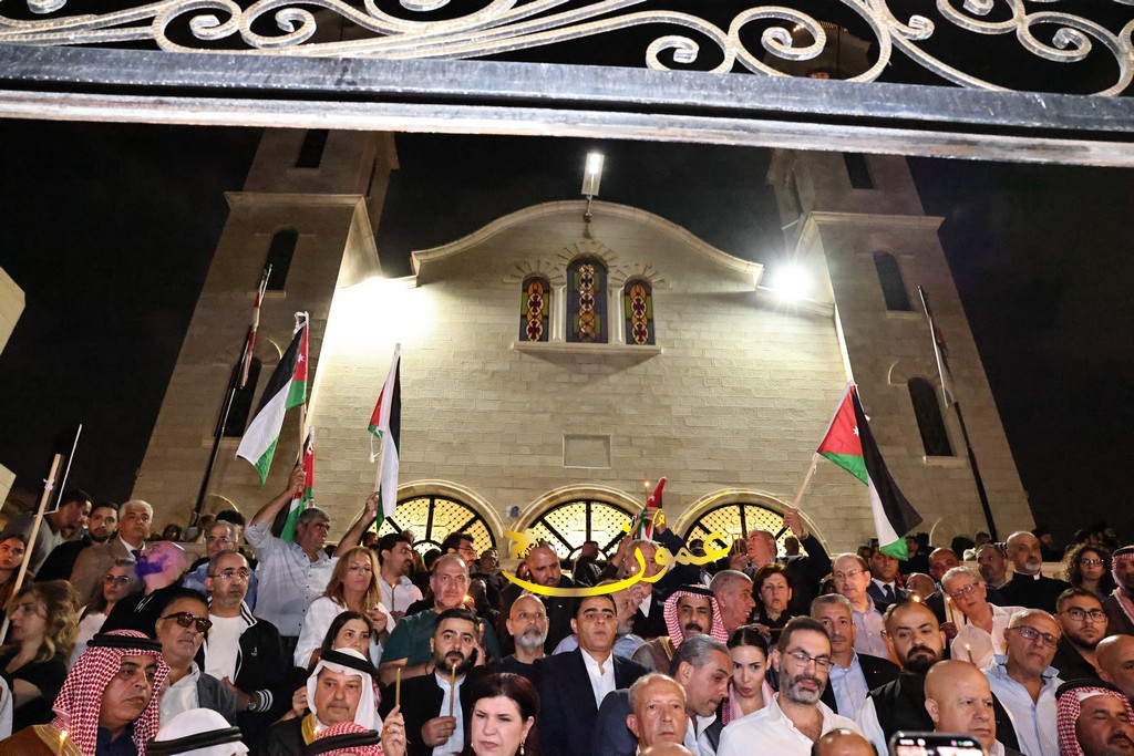 وقفة تضامنية في الصويفية رفضا للهجوم على كنيسة الكرك