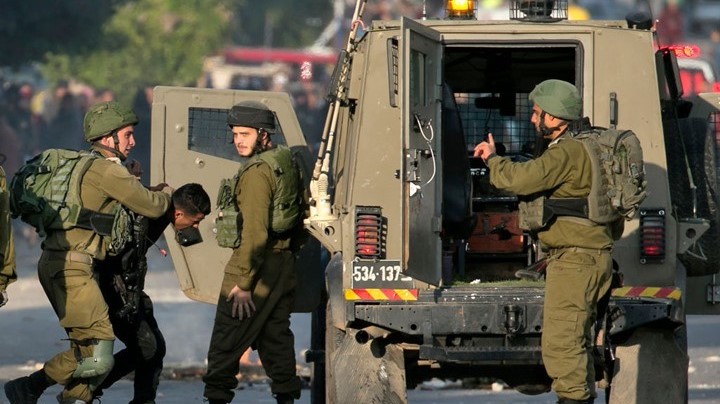 قوات الاحتلال تشن حملة اعتقالات واسعة في الضفة 