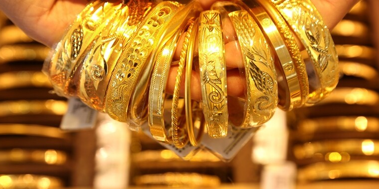 انخفاض أسعار الذهب محليًا أكثر من 6 دنانير للغرام 
