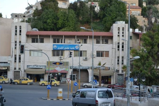 بلدية عجلون تنفذ حزمة من المبادرات الخدمية والتنموية