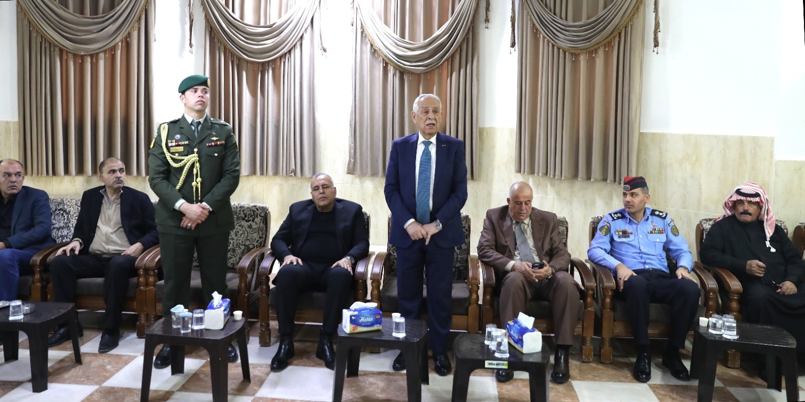 مندوبا عن الملك وولي العهد ..  العيسوي يعزي العجولين والشوابكة والمساعدة