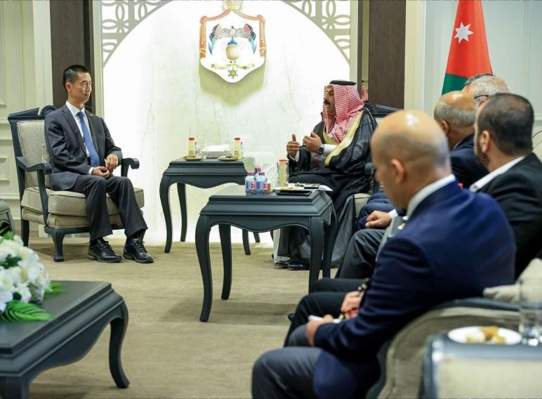 النقل النيابية تلتقي السفير الصيني