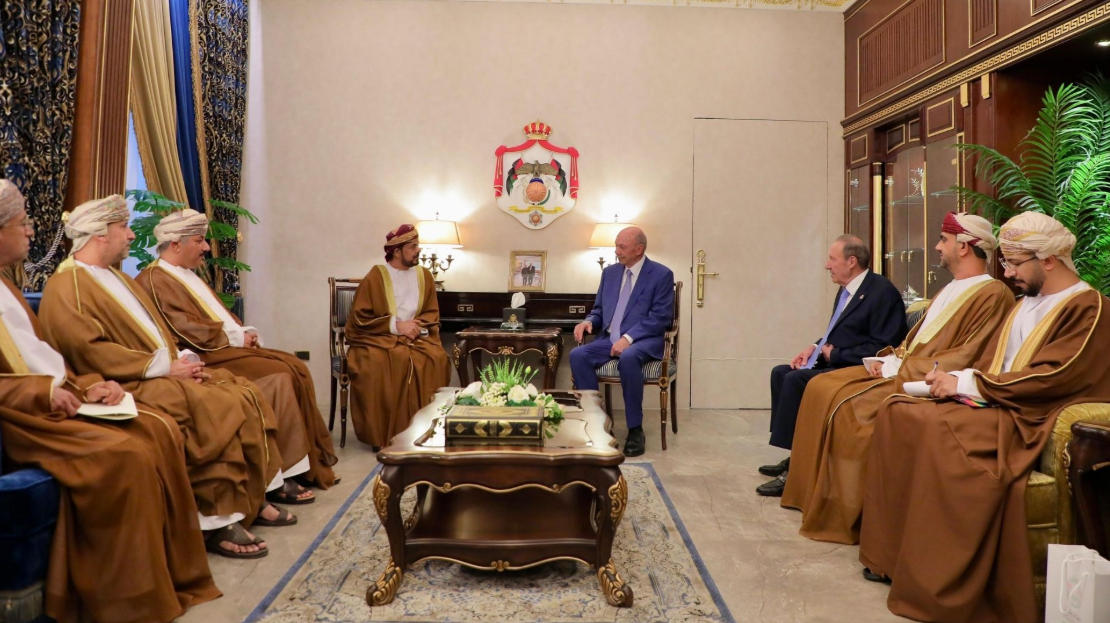 الفايز يلتقي رئيس وأعضاء اللجنة القانونية في مجلس الدولة العُماني