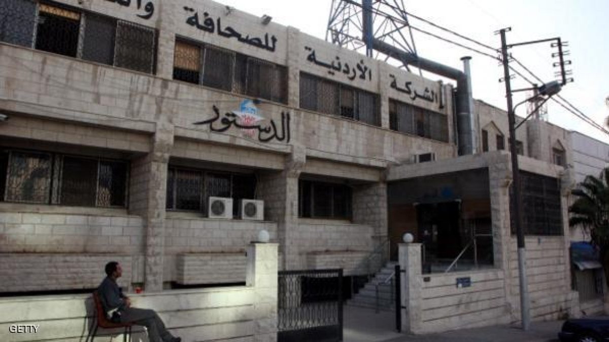 عاملون في الدستور يتوعدون .. 