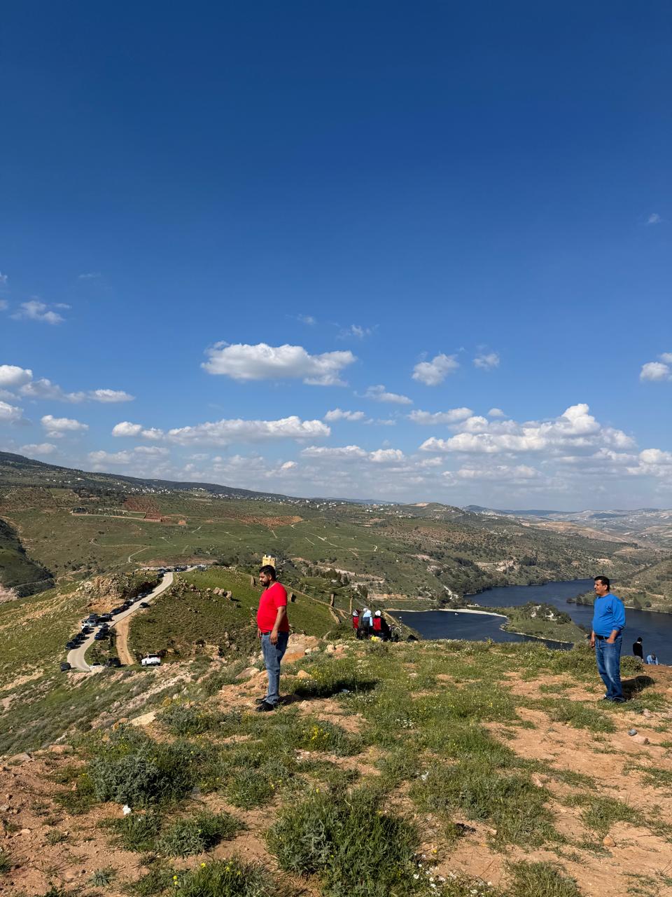 إقبال سياحي على سيل الزرقاء ومحيط سد الملك طلال