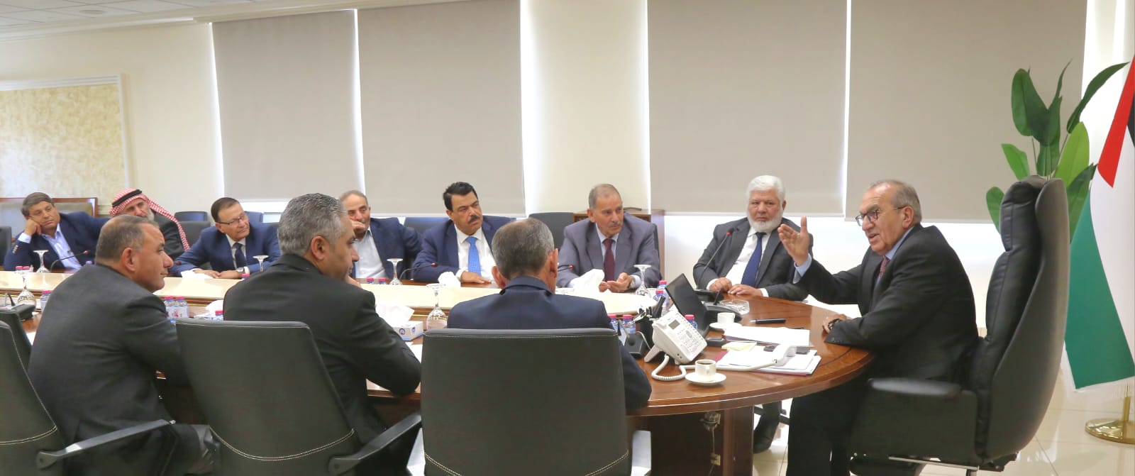 أبو السمن يوجه لرفع كفاءة طرق حيوية في البلقاء وتحسين سلامتها المرورية