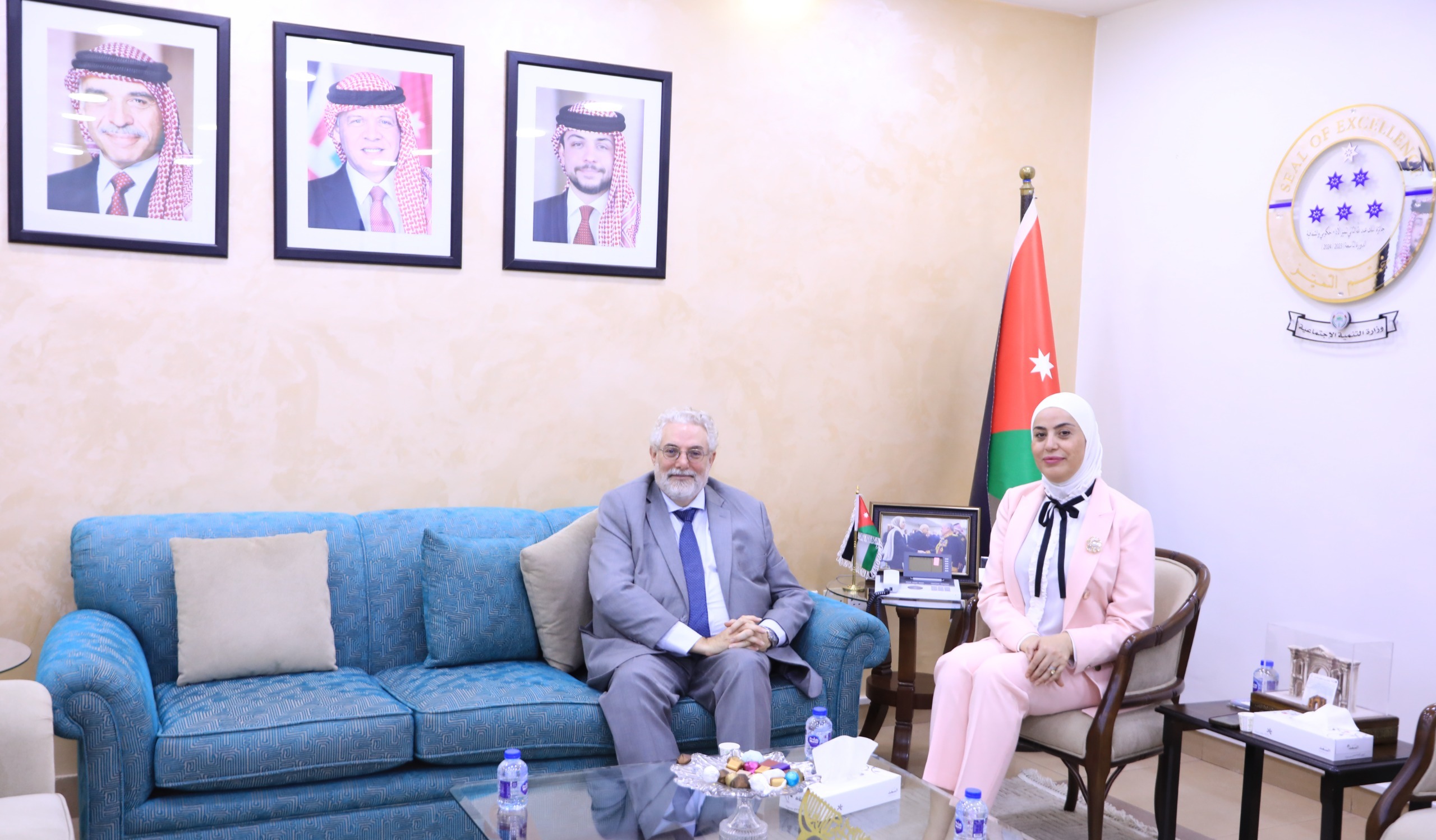 بني مصطفى والسفير الإسباني يبحثان تعزيز التعاون بالمجالات الاجتماعية