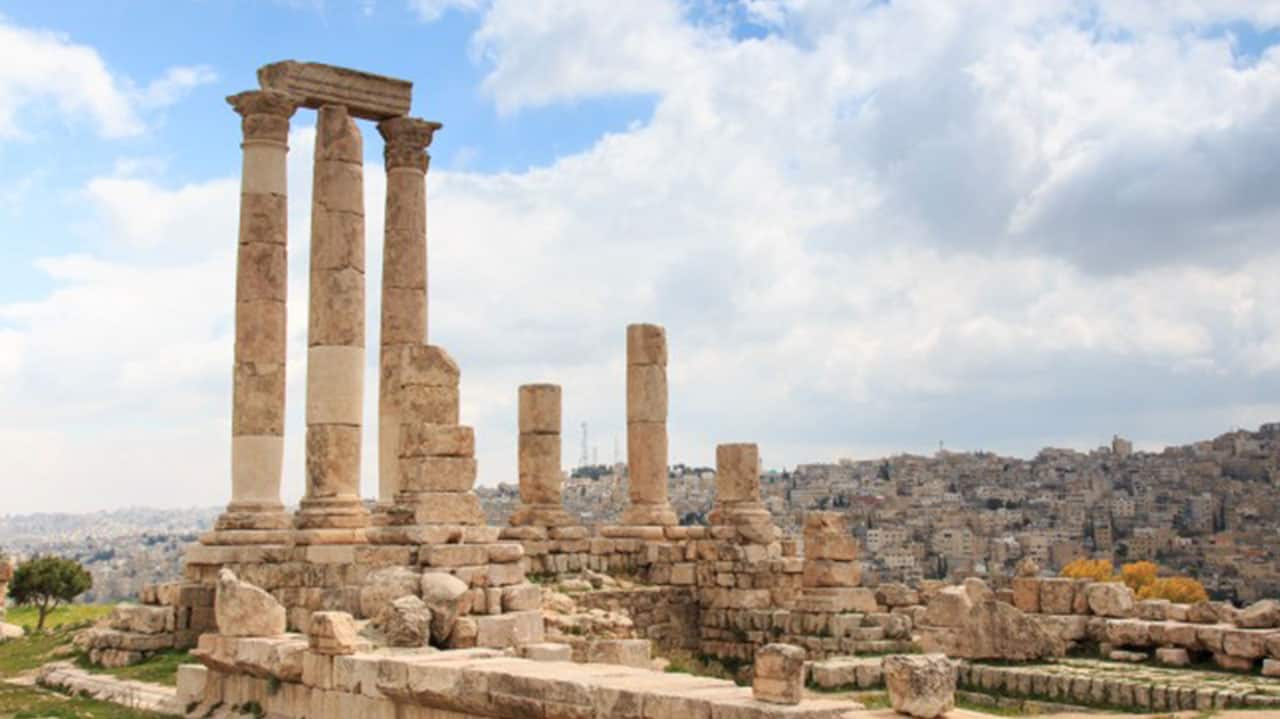 عطاء صادر عن وزارة السياحة لإعادة تأهيل مركز خدمات جبل القلعة