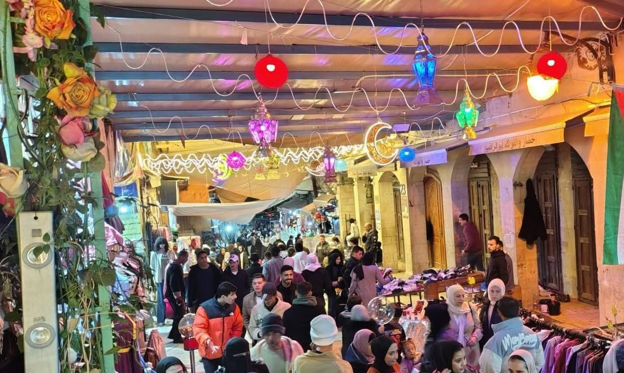 نشاط تجاري ملحوظ في السلط قبيل عيد الفطر