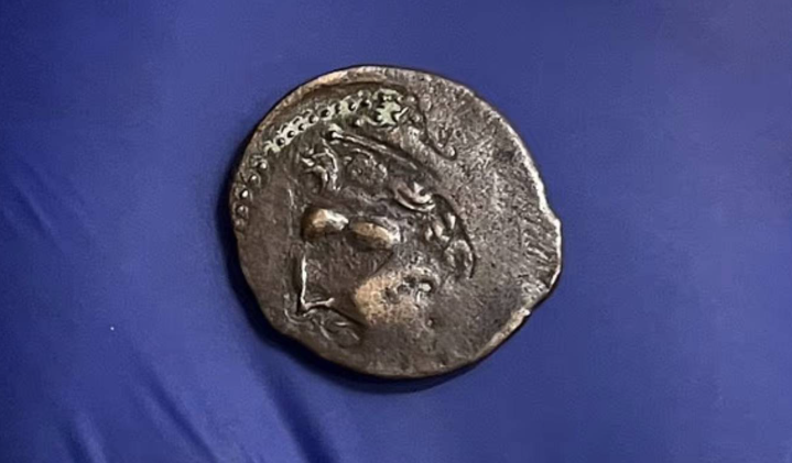 عملة دُفعت أجرة لحافلة في بريطانيا تحمل أصلا فينيقيا عمره 2000 عام
