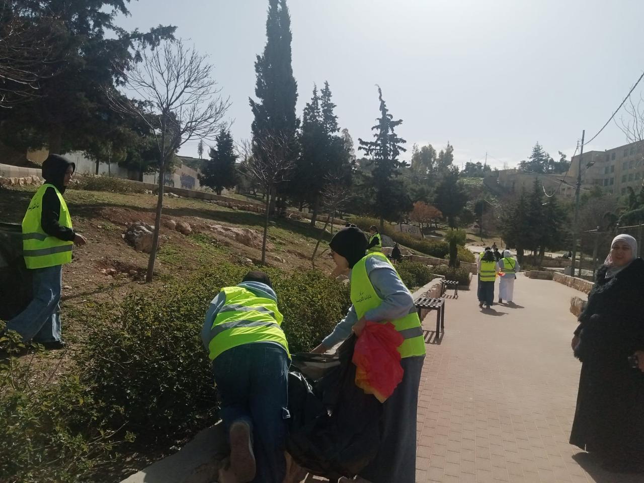 مركز شابات القويسمة يطلق حملة للحد من الإلقاء العشوائي للنفايات