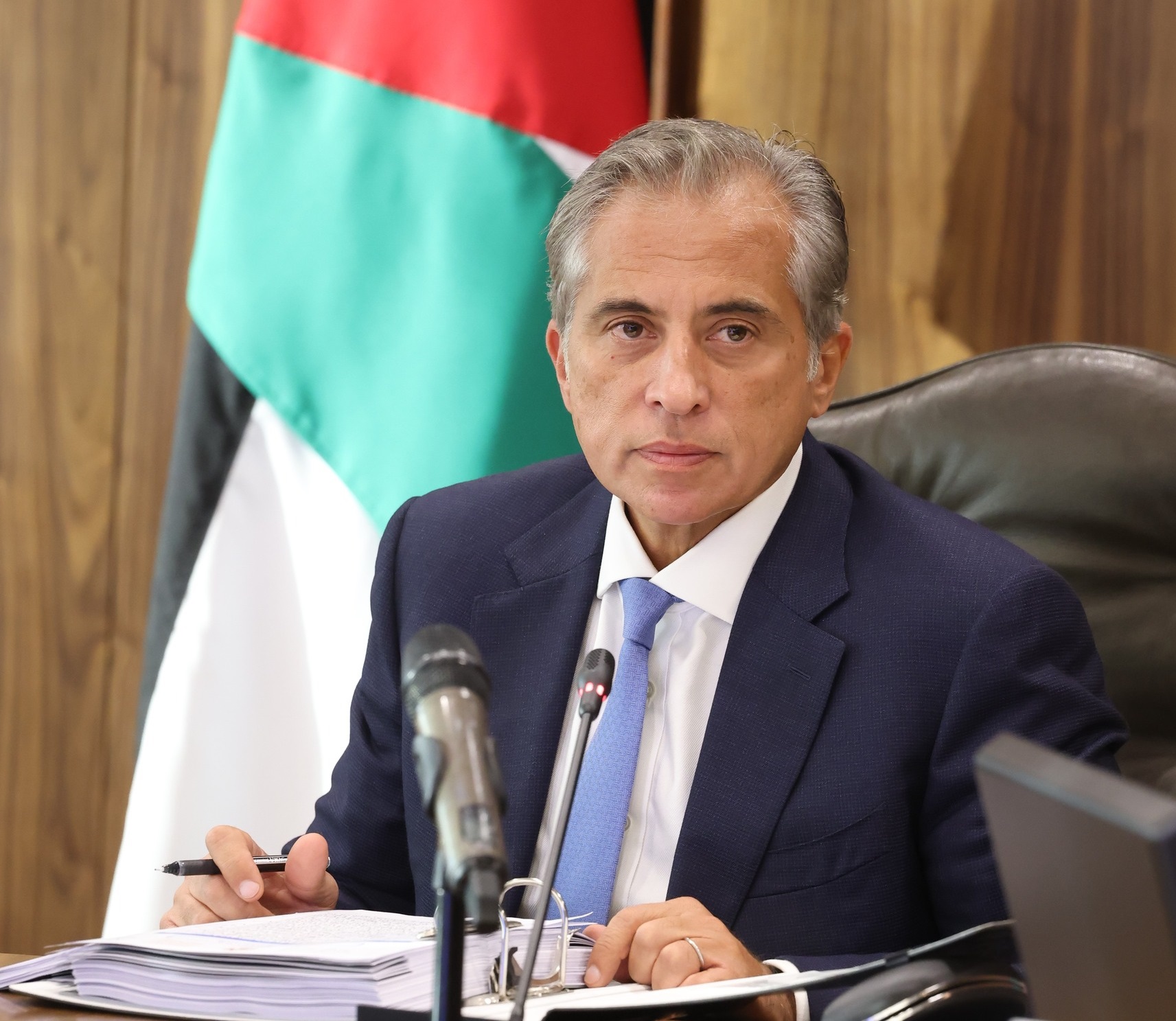 تقرير: حسان ينافس وزرائه على الشعبية ..  ويخاطبهم بكلمات لا تليق