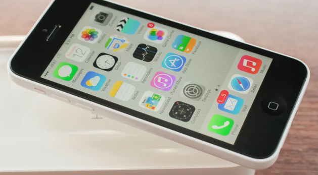 رسميًا ..  أبل تودع طرازين شهيرين من آيفون نهائيًا