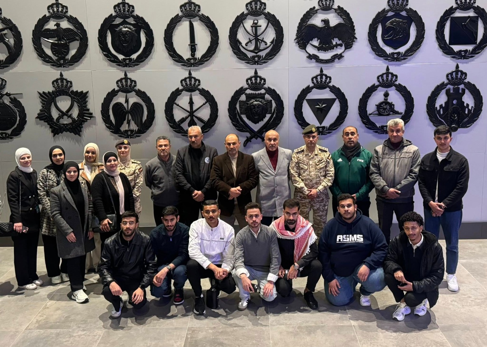 وفد من جامعة إربد الأهلية يَزور صرح شهداء الكرامة تخليدًا لبطولاتهم في الذكرى الـ 58 للمعركة الخالدة