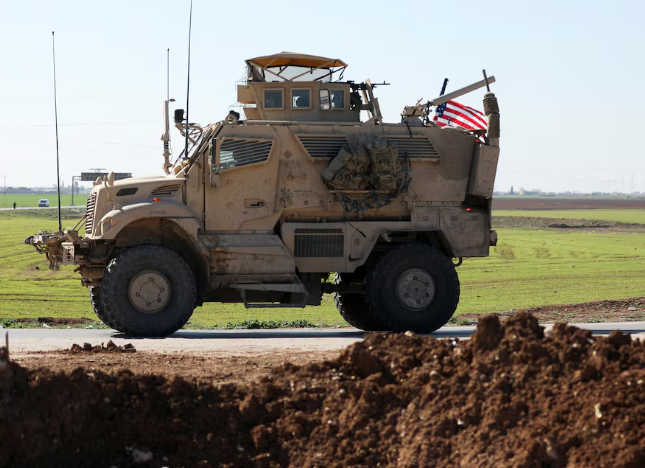 القوات الأمريكية تبدأ الانسحاب من أكبر قاعدة في شمال شرق سوريا 