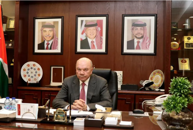 شباب الذياب الفايز يهنئون دولة فيصل الفايز بتجديد الثقة الملكية 