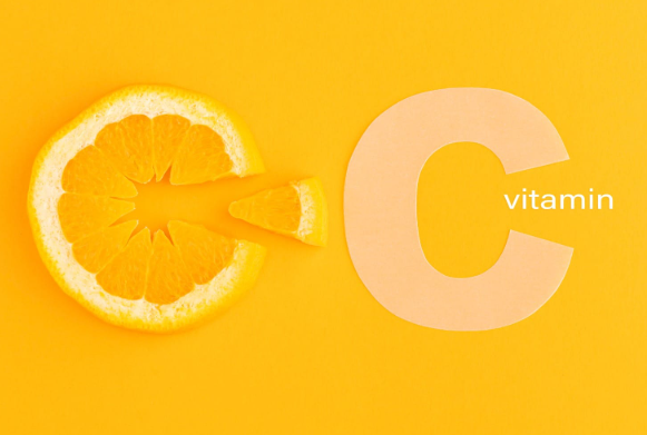 كم يحتاج الجسم فعلياً من فيتامين C يومياً؟ ..  اعرف أكثر