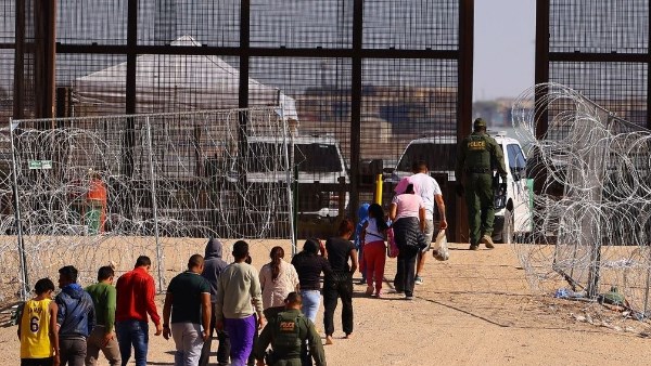 دولة توافق على استقبال مهاجرين مرحّلين من أميركا 