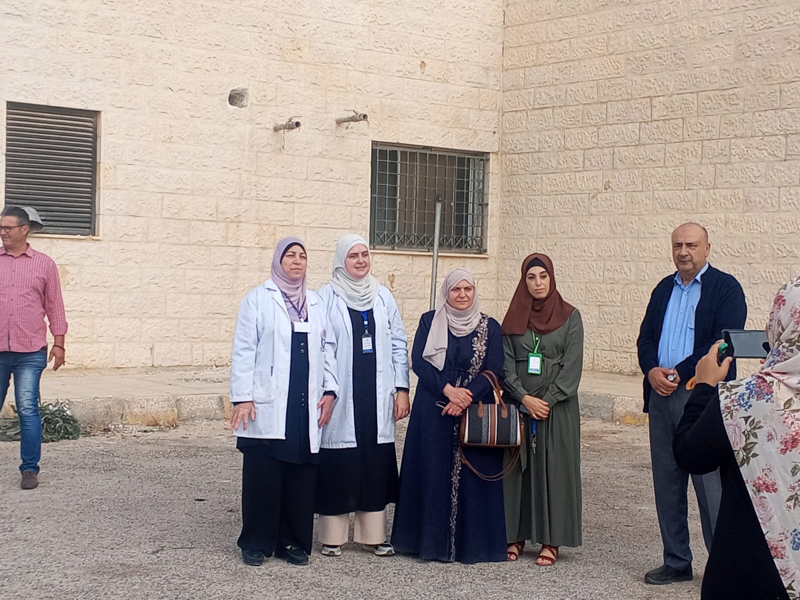 مركزا شباب وشابات المزار الشمالي ينفّذان حملة نظافة للحد من الإلقاء العشوائي للنفايات.