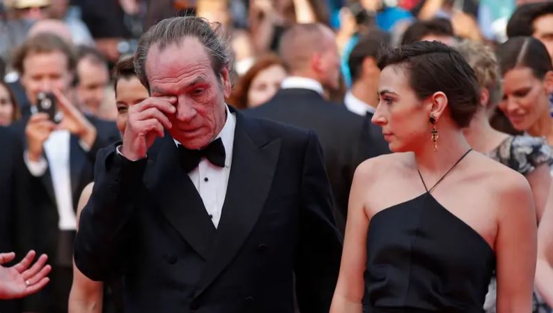 ابنة ممثل شهير جثة هامدة في فندق ..  ليلة رأس السنة