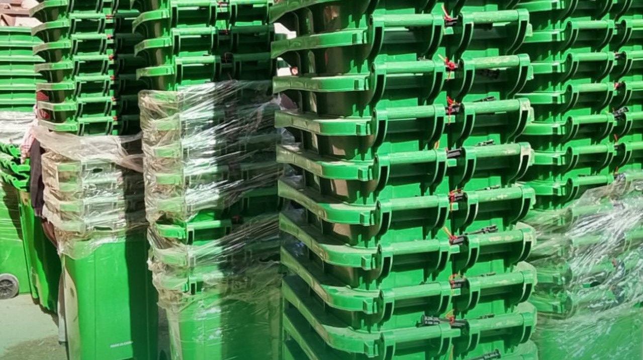 البيئة توزع 830 حاوية فرز نفايات في لواء ناعور