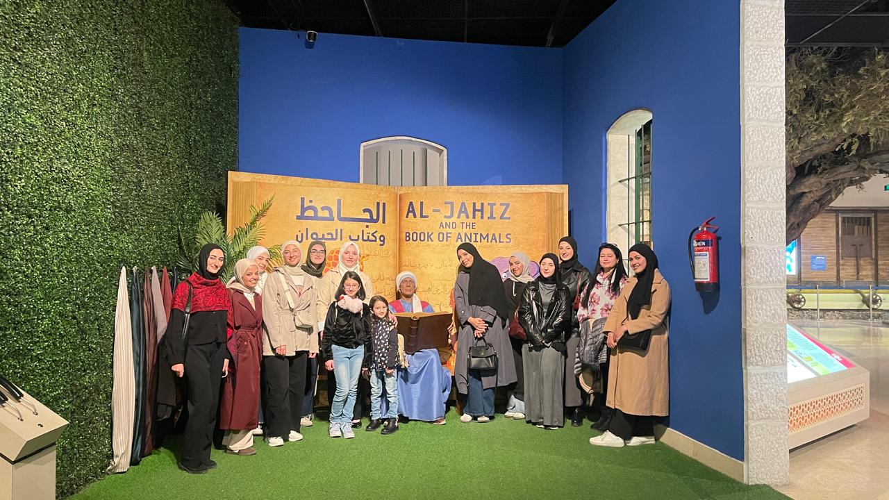 جامعة فيلادلفيا تنظم رحلة تعليمية إلى متحف الأردن لطلبة اللغة الإنجليزية التطبيقية