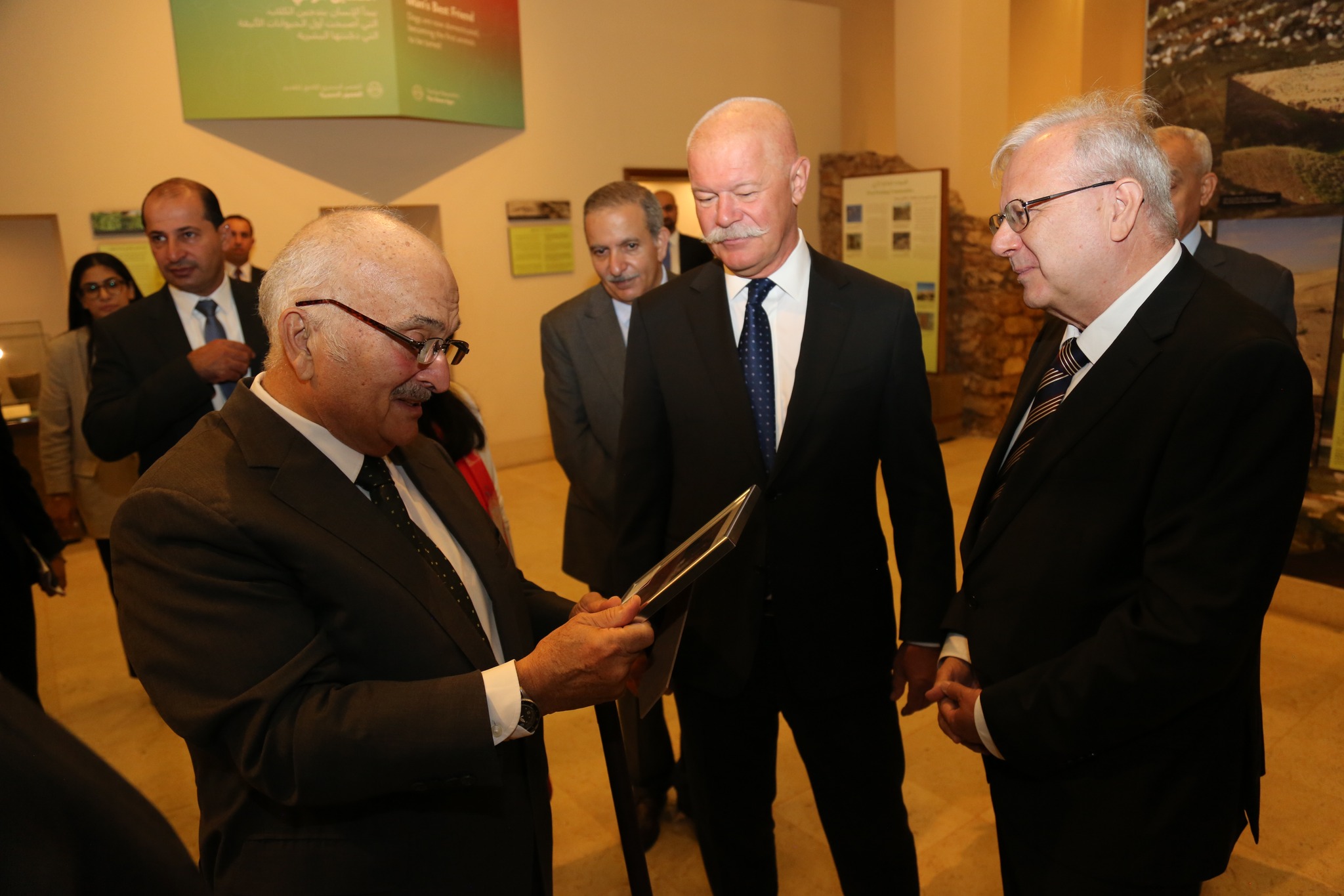 الأمير الحسن يلتقي وزير الثقافة والابتكار الهنغاري في متحف الأردن