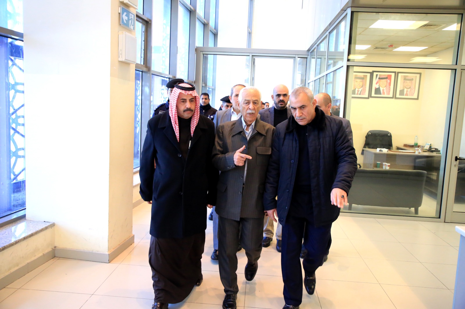 مندوبا عن الملك 