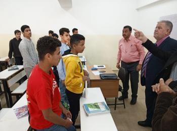 الروابدة يتابع مجريات الأمتحان التجريبي للتوجيهي في مدرسة أبن رشد