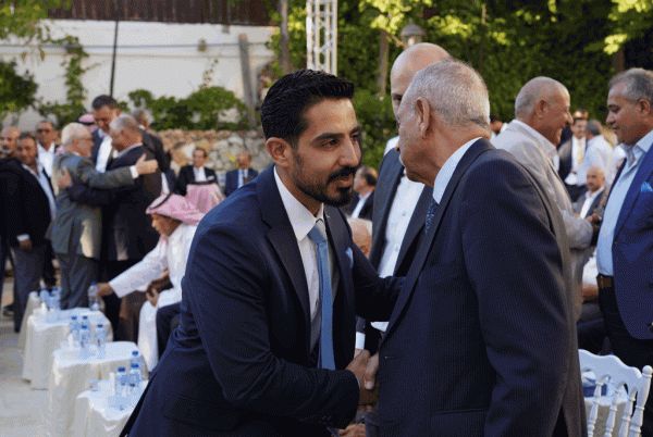 رئيس الوزراء بالإنابة طلب وداود أعطى ..  العجارمة والزريقات نسايب